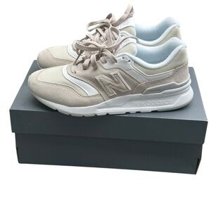 New Balance 997H Cream and White Sneakers Size 7